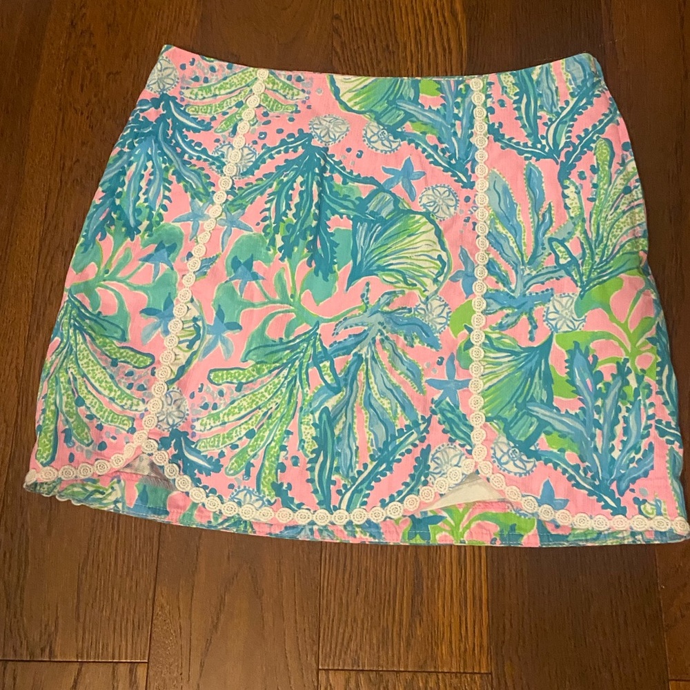 lily pulitzer women’s size 10 skort with pinks blues and greens and white detail